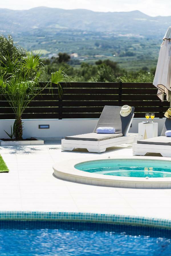 Caramel Villa, With 40M2 Pool & Spa Whirlpool, By Thinkvilla Pánormos Екстериор снимка